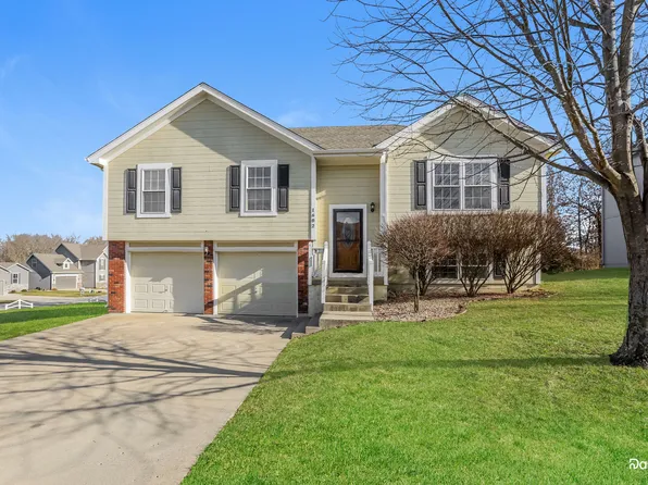 1602 NW Nolan Dr, Grain Valley, MO 64029