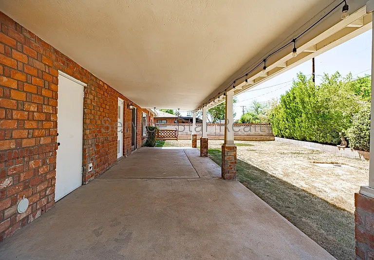 1946 E Rancho Dr — Photo 23