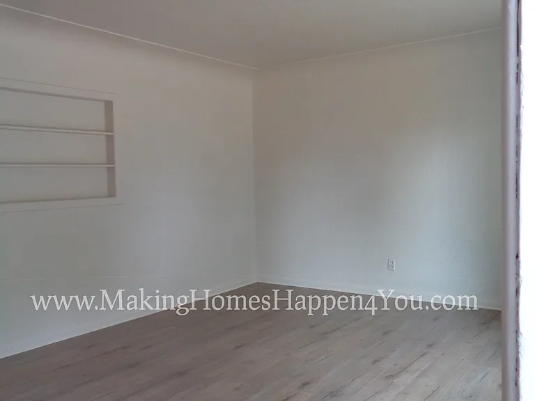 1945 23rd St NE — Photo 4