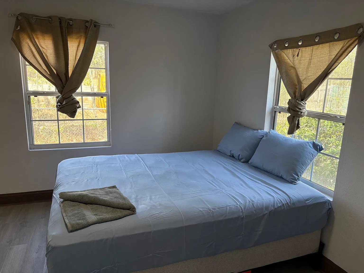 4 bed, 2200 sqft, $1,950 — Photo 2