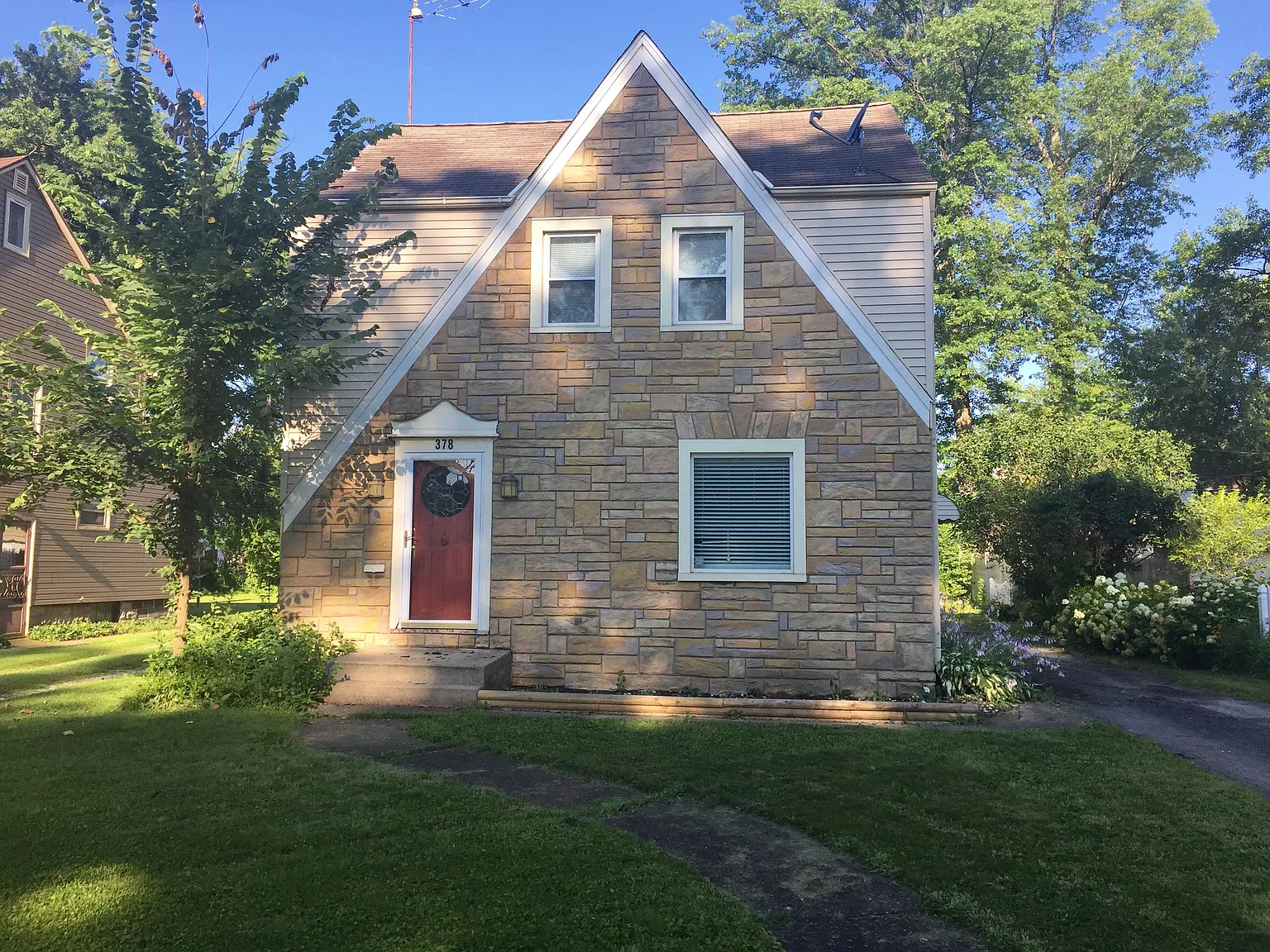 378 Hazelwood Ave SE photo 1