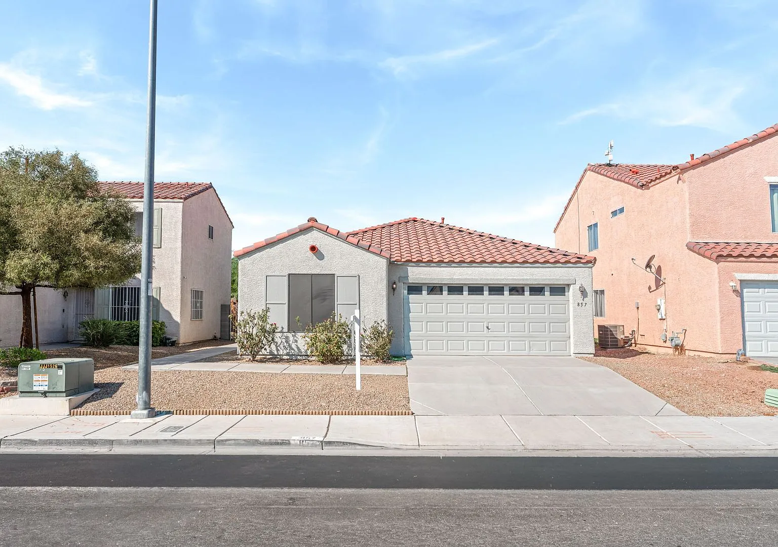 Single Story 3 bedroom 2 bath — Photo 1
