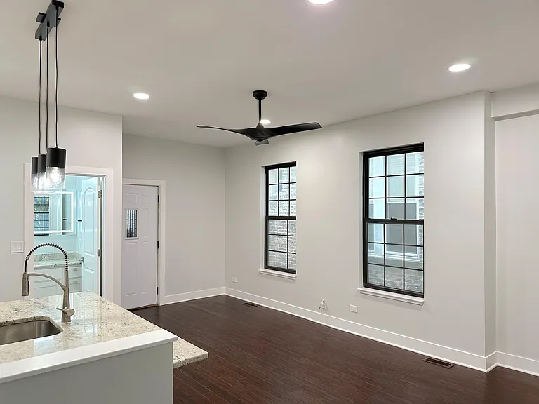 2440 W Iowa St #1F — Photo 7