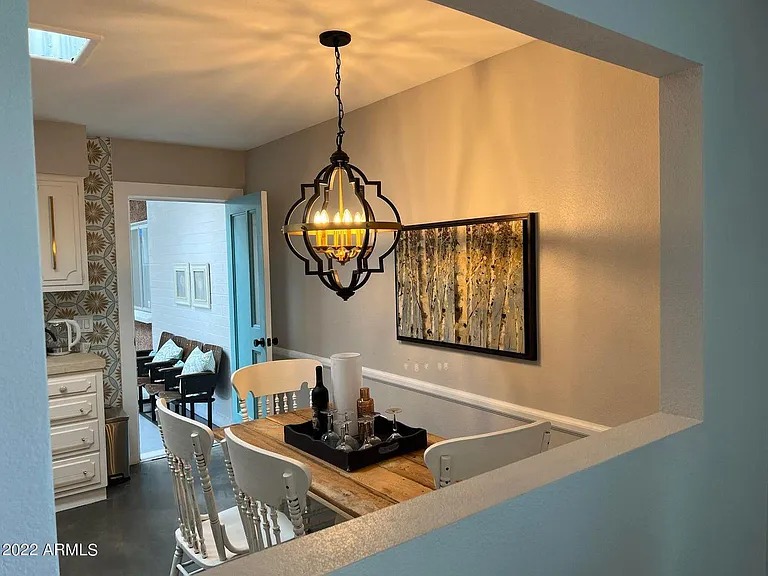 1273 E Maryland Ave #B — Photo 20