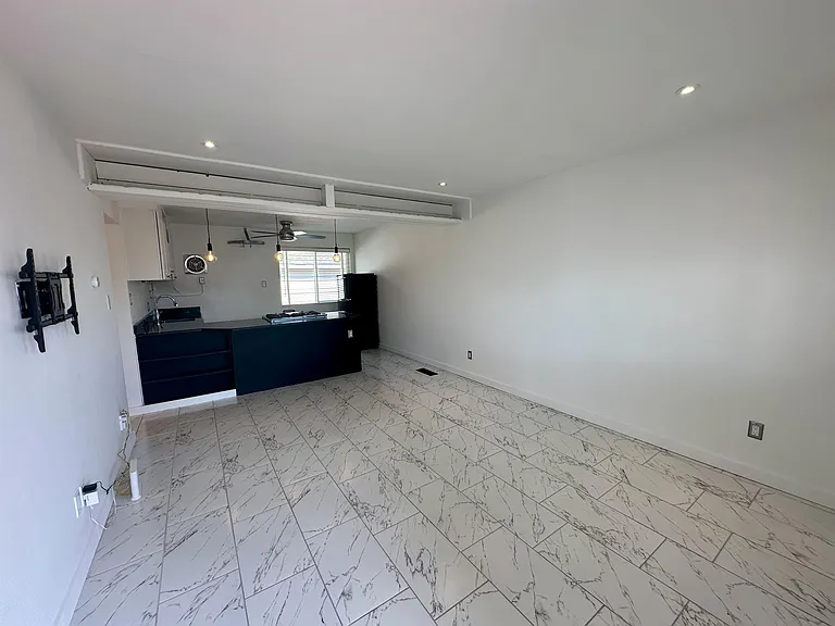 650 N 300 W #216-1 — Photo 1