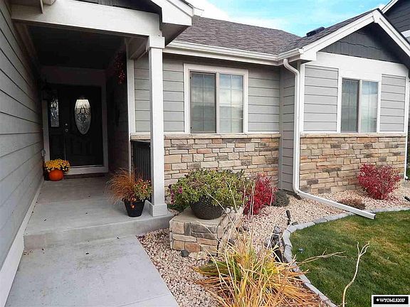 2nd image of 939 Eagle Dr