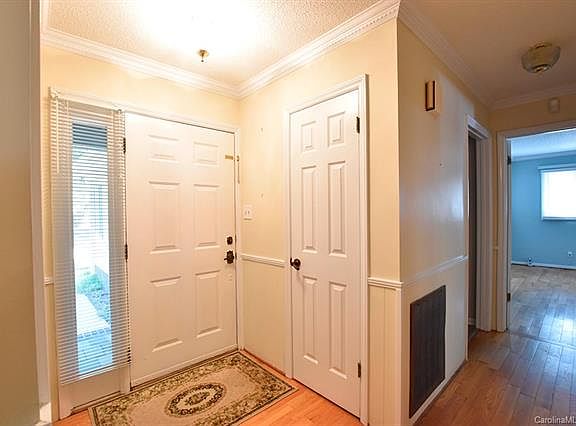 2nd image of 1647 Nottingham Ct