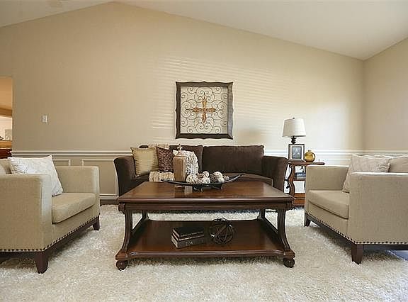 5th image of 329 W Grenoble Dr