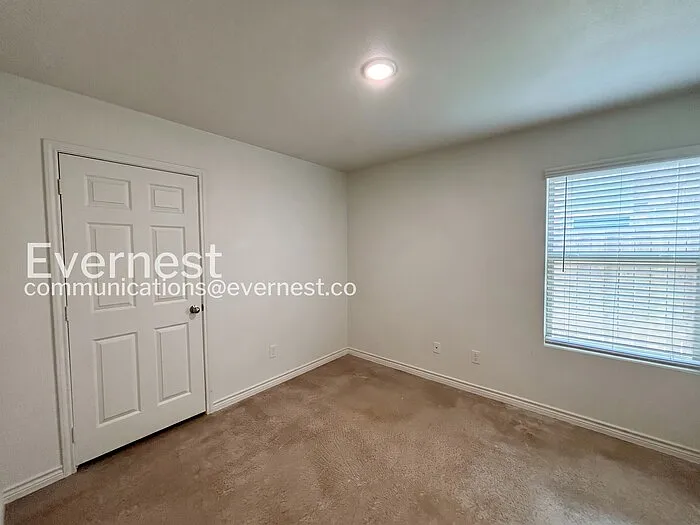 2316 Duntov Dr #B — Photo 7