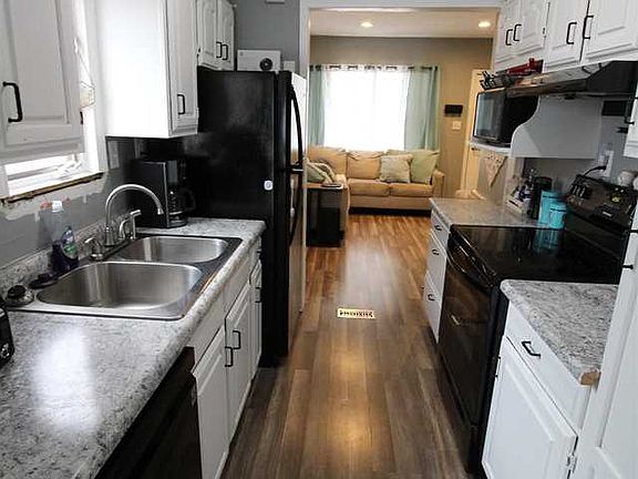 3rd image of 1814 E Virginia St