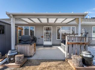 13 W Park Lane Pl, Strathmore, AB T1P1K7