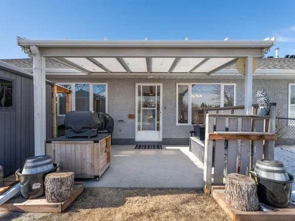 13 W Park Lane Pl, Strathmore, AB T1P 1K7