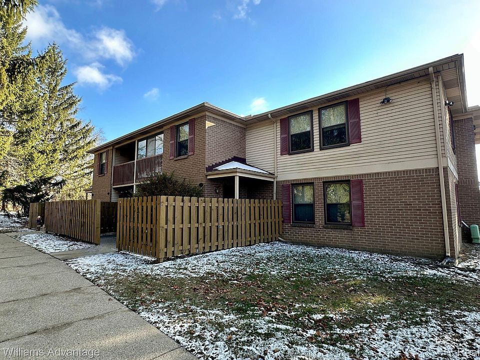 1st image of 19345 Surrey Ln