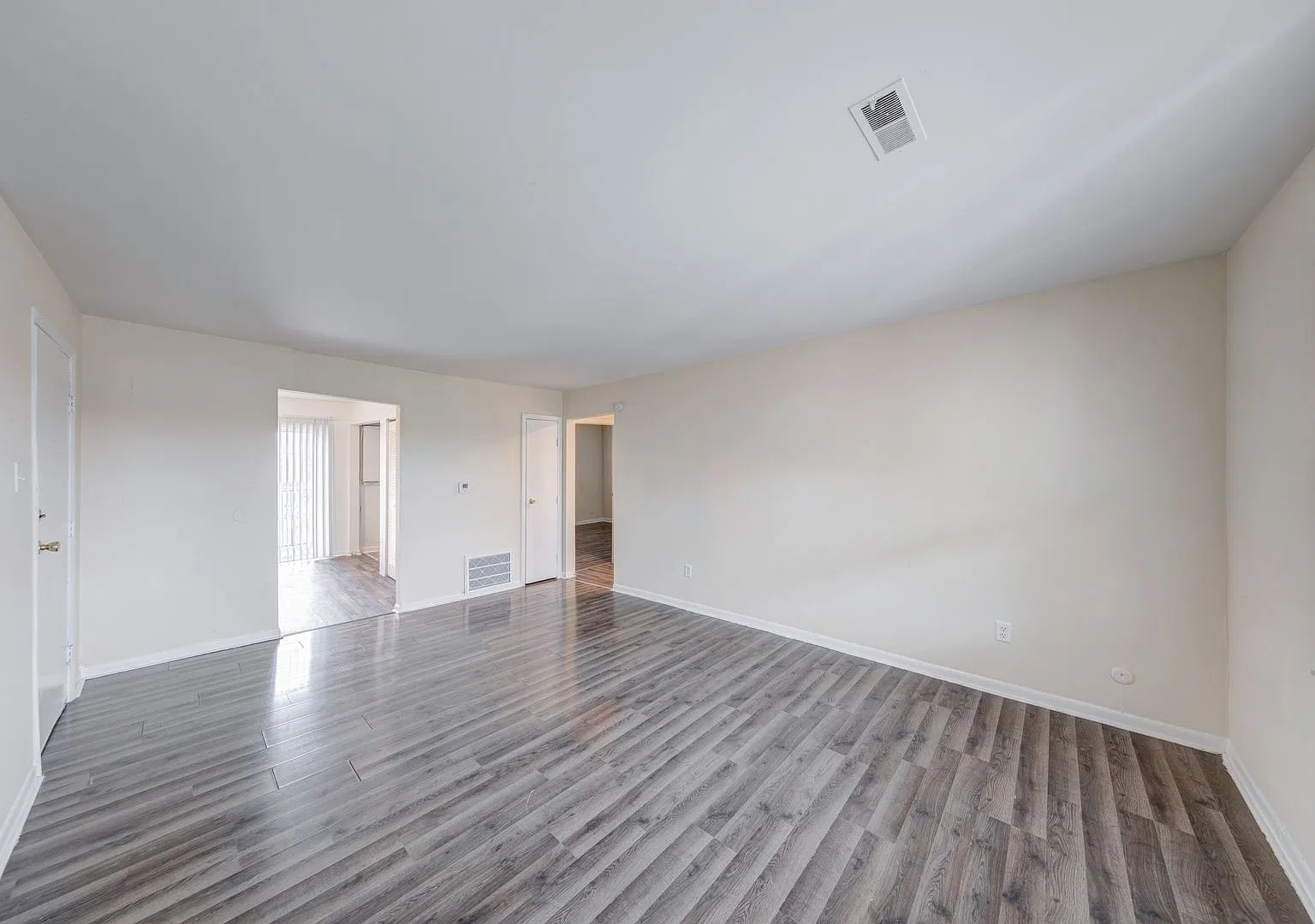 Lawrence Glen Apartments — Photo 4