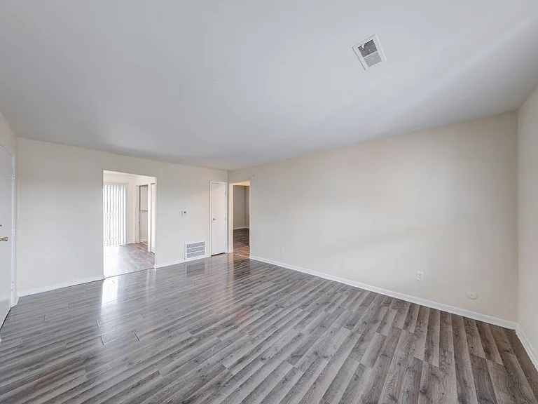 Lawrence Glen Apartments — Photo 47