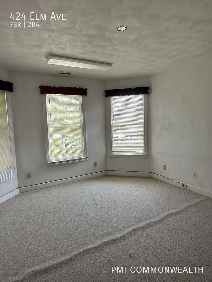 7 Bed / 2 Bath Single Family (Available Now) — Photo 4