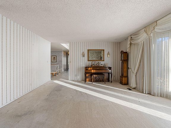 4th image of 380 S Ridge Rd