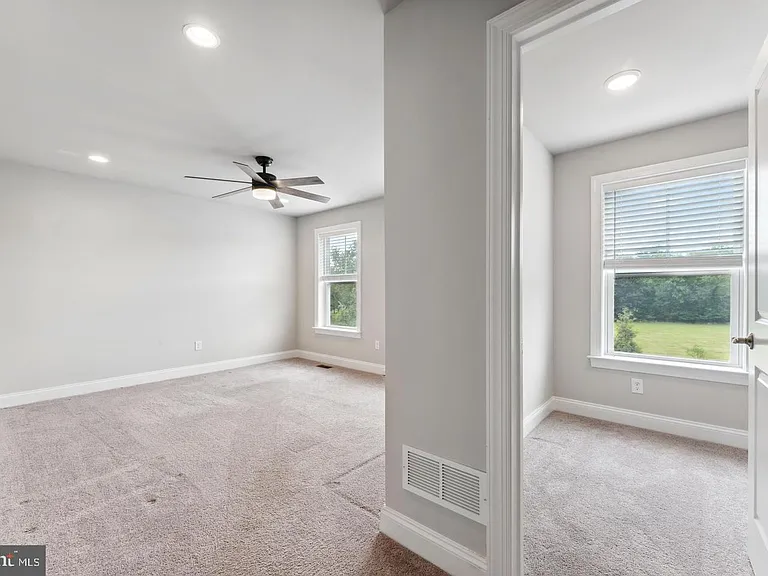 38 Lacey Ln — Photo 30