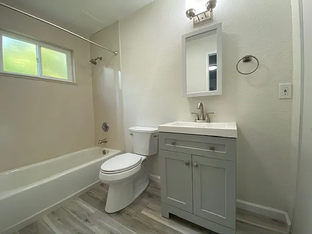 Carmel Ave Apartments — Photo 24
