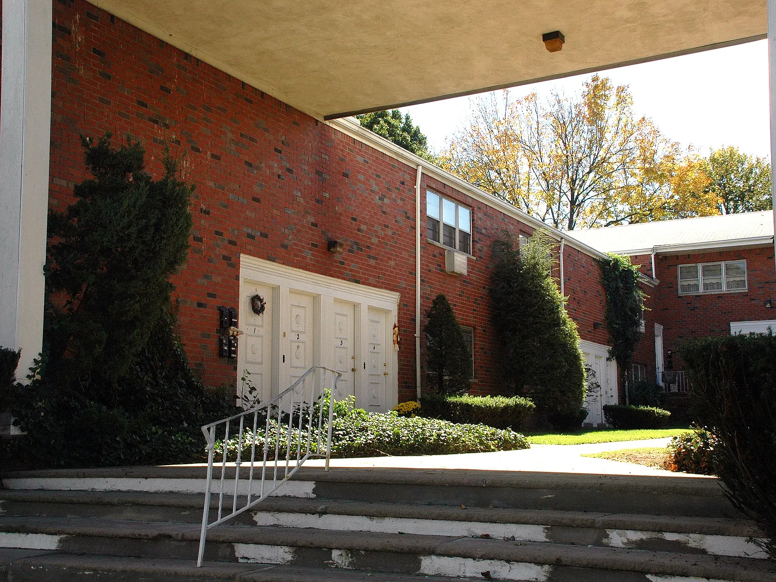 Rose Garden — Photo 2