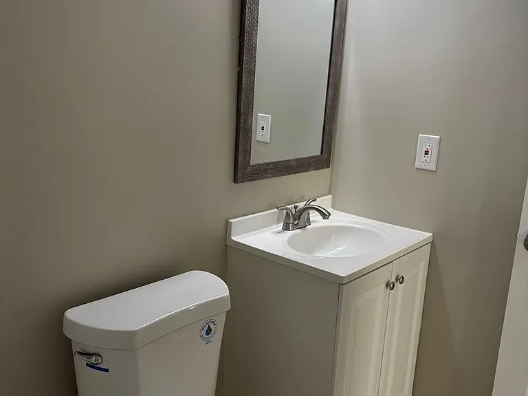 215 Paramount St — Photo 11