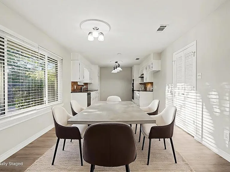 4900 Ridgeline Dr — Photo 3