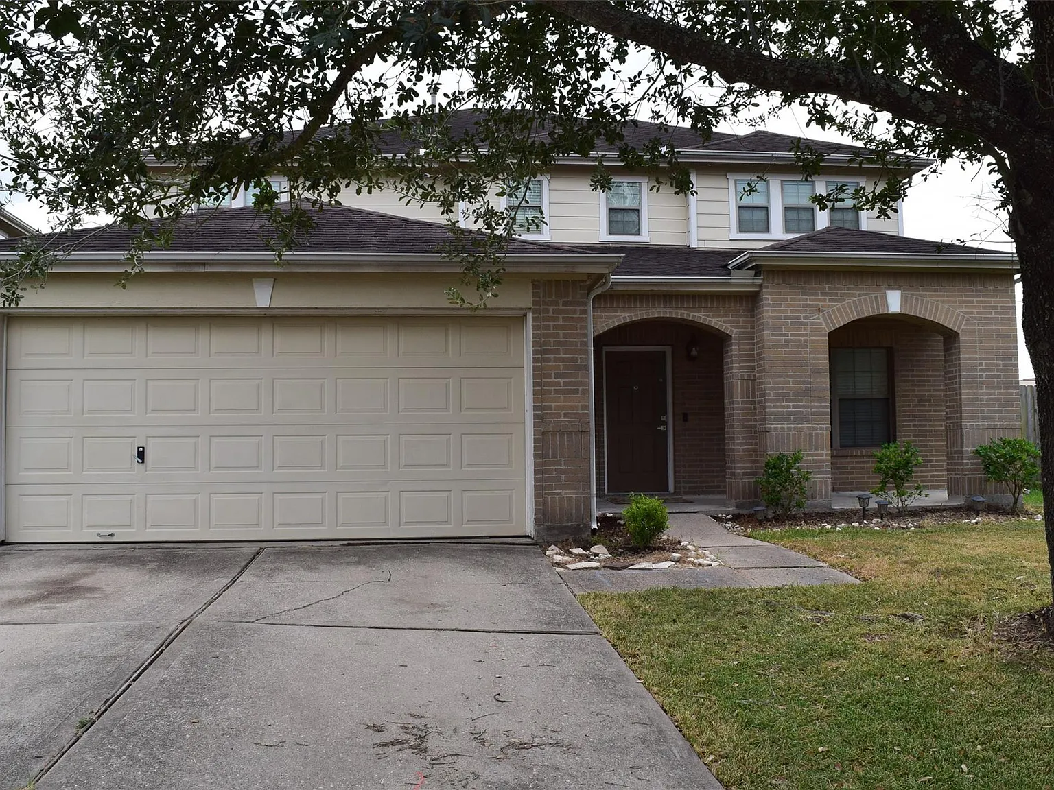 4 bed, 2.5 bath, 2976 sqft, $2,350 — Photo 2