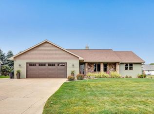 3098 Jaguar Ln, Green Bay, WI 54313