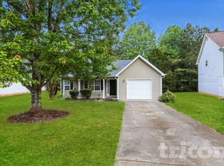 2024 Meadow Glen Cir, Fairburn, GA 30213