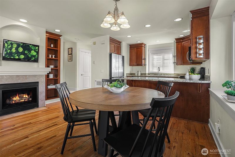 3rd image of 8846 Midvale Avenue N #B