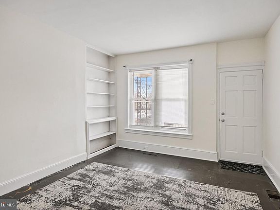 5th image of 318 Mott Ave