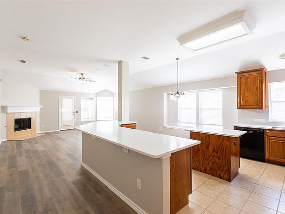 4th image of 1610 Woodhaven Ct