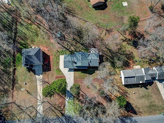 2nd image of 4604 Luewood Rd