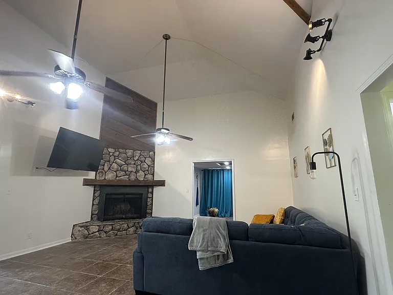 2385 Leonard Rd — Photo 9