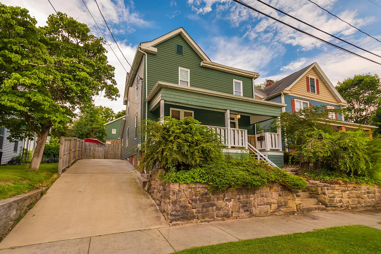 252 Franklin St photo 1