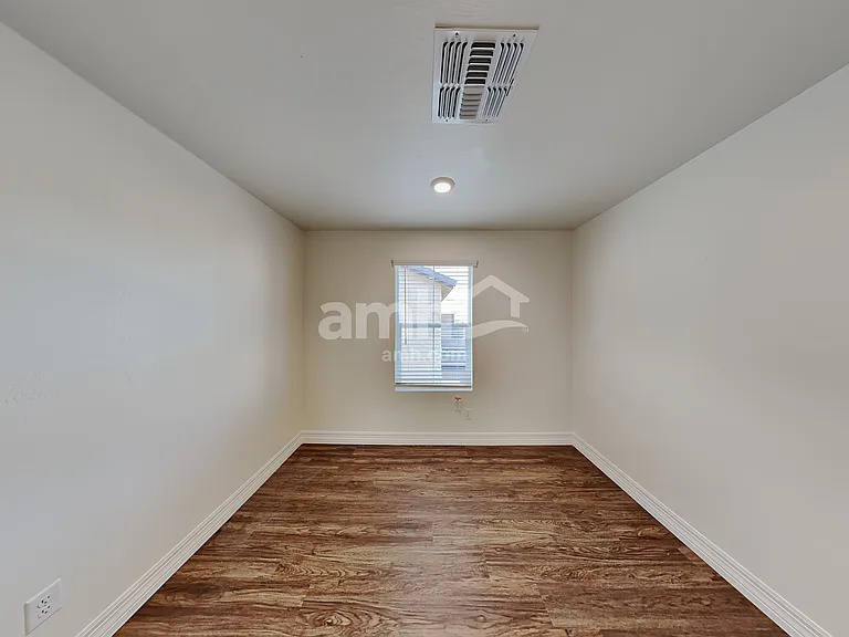 21467 S 231st St — Photo 15