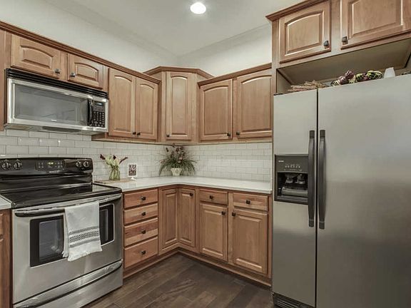 5th image of 708 Yorkland Way
