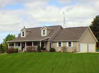 9489 Pine Ln, Kewaskum, WI 53040