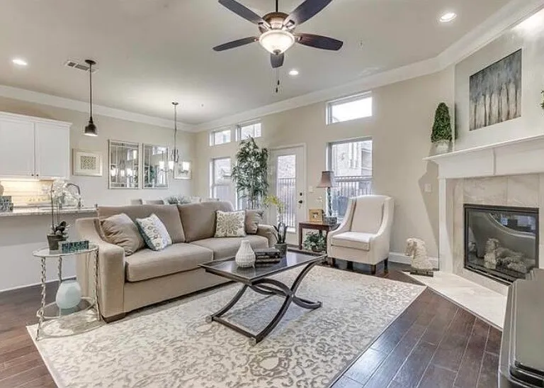 580 Hampshire Dr — Photo 1