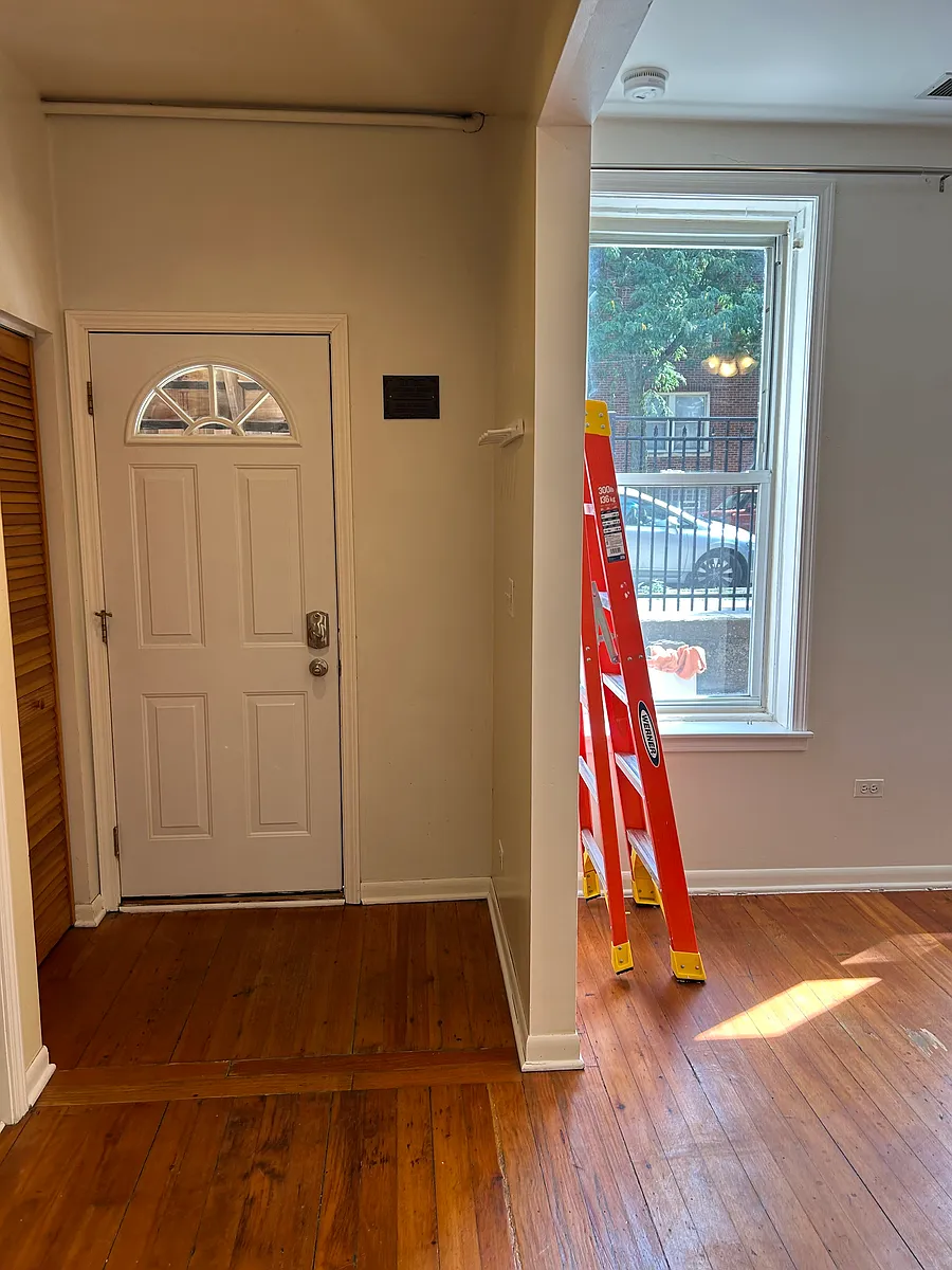 Building Photo - 2018 N Leavitt St #1F