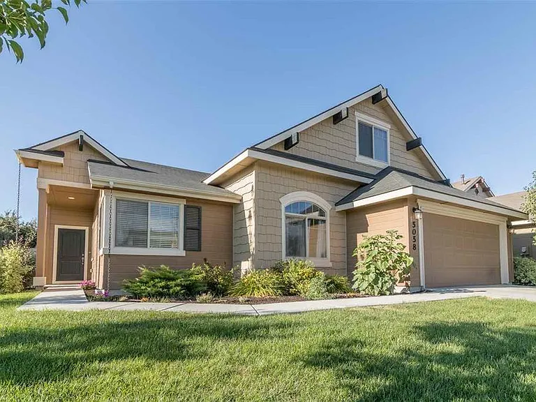 5058 W Brunmier Dr — Photo 1