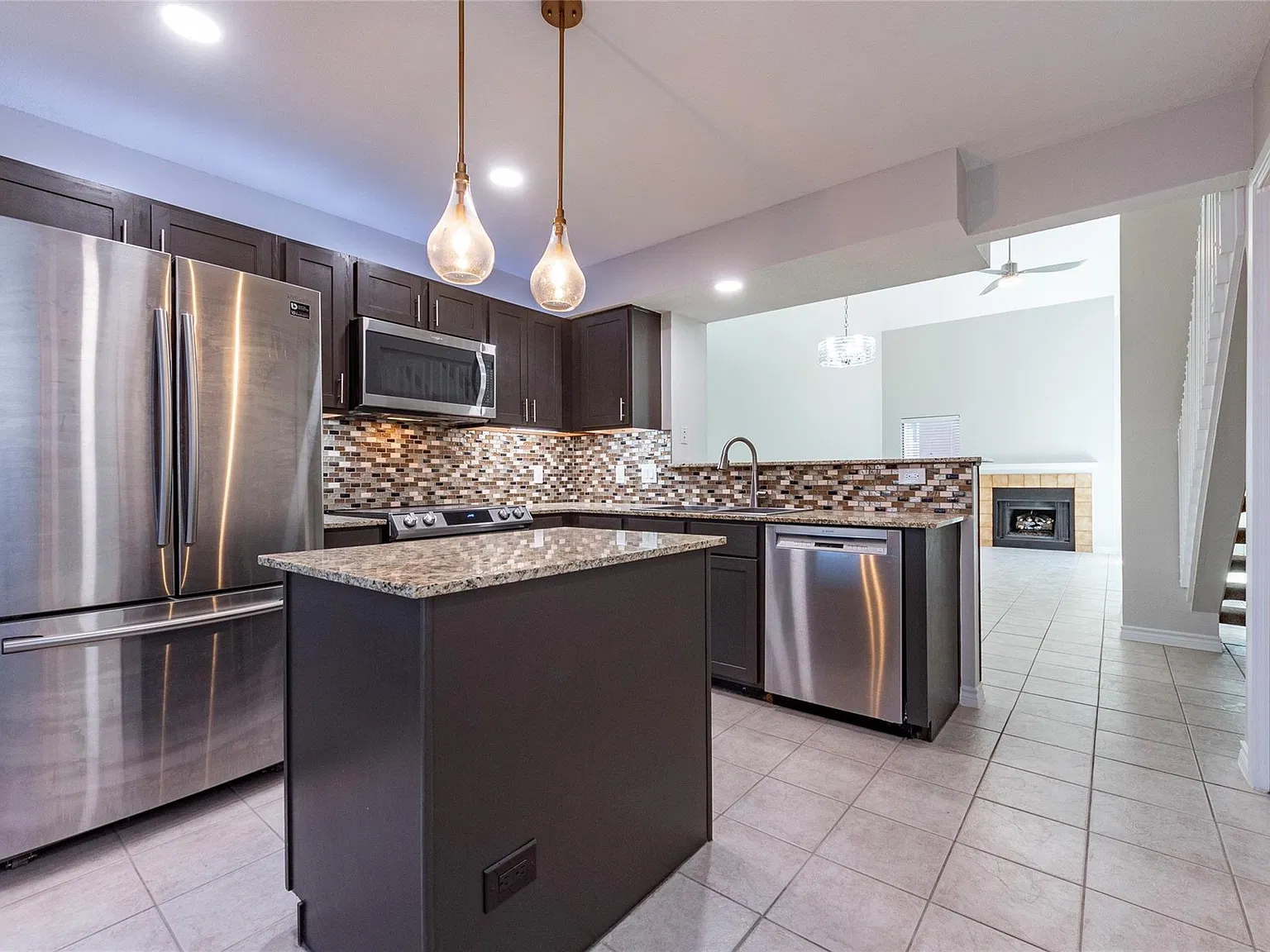 3 bed, 2.0 bath, 1614 sqft, $2,450 — Photo 1