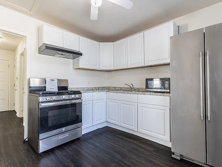 534 Walton Ave — Photo 9