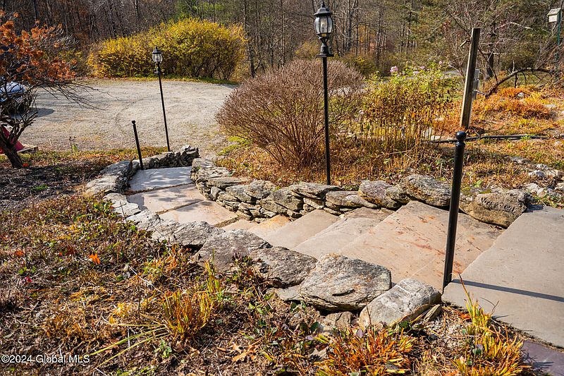 4th image of 124 Bates Road