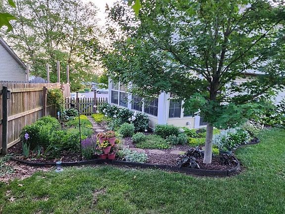 3rd image of 104 Bronte Pl