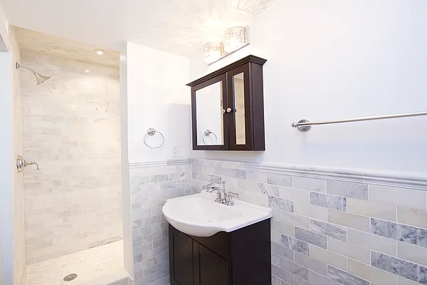 Rented by R New York | media 52