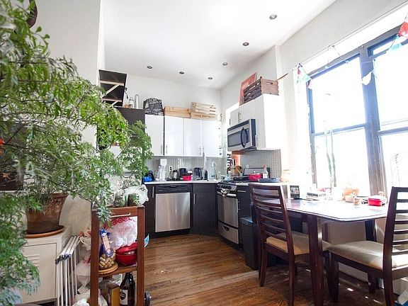 3rd image of 1154 Pacific St APT 5h