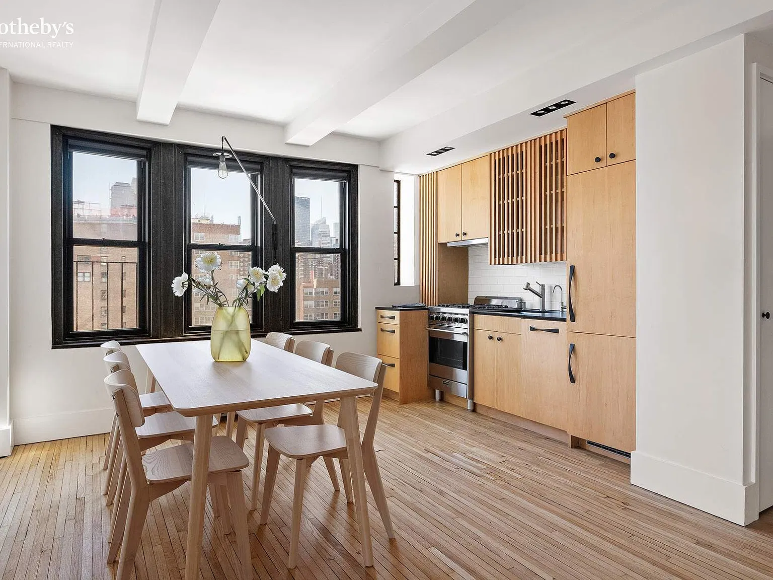 365 West 20th Street — Photo 3