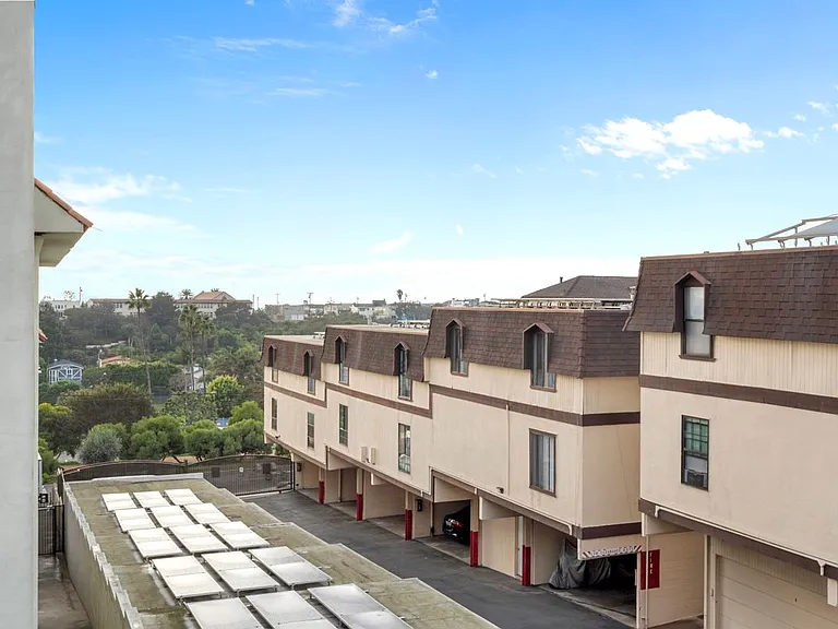 1720 Ardmore Ave #221 — Photo 4