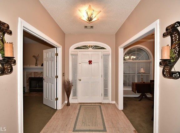 3rd image of 728 Burwood Park Dr #0